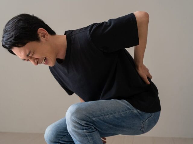 朝起きた時に起こりやすいぎっくり腰｜寒い時期に増える原因と対処法　大津市石山　石山東洋鍼灸整骨院