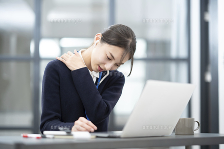 つらい肩こり、そのまま我慢していませんか？原因と改善のポイント　大津市石山・瀬田　石山東洋鍼灸整骨院